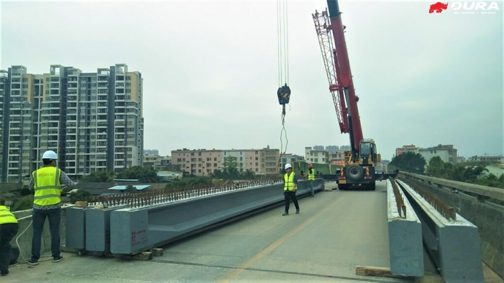 Preparing crane for beam launching (100120).