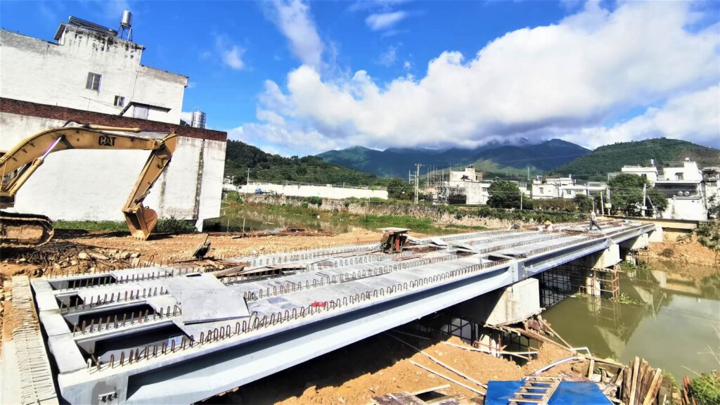 Placing UHPC left-in formwork on to the beams.