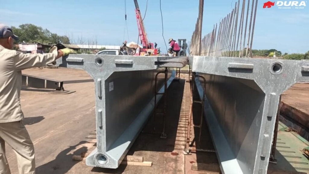 DURA TBG ship using barge to Langkawi.