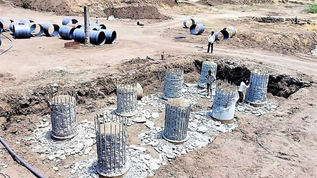 Preparation of bore pile starter bars at the pier region (160519).