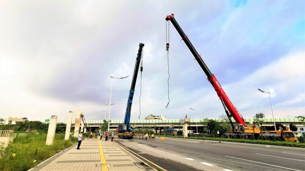 Parking of two units 260 tonnes mobile cranes (070819).