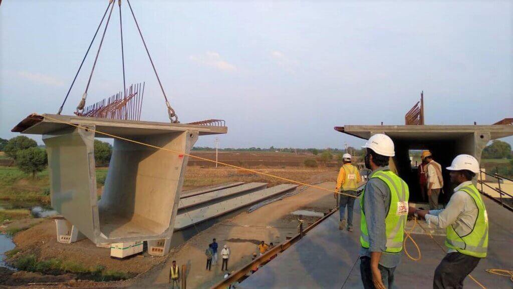 Placing the UHPC box segment onto the steel temporary staging support (210421).