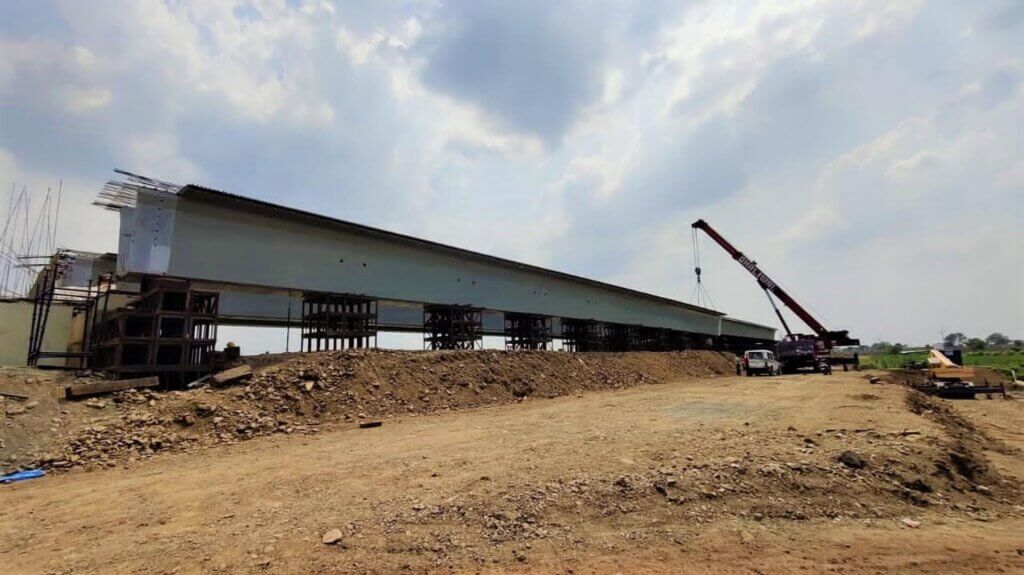 Assembling span 1 girder 3 on temporary platform.