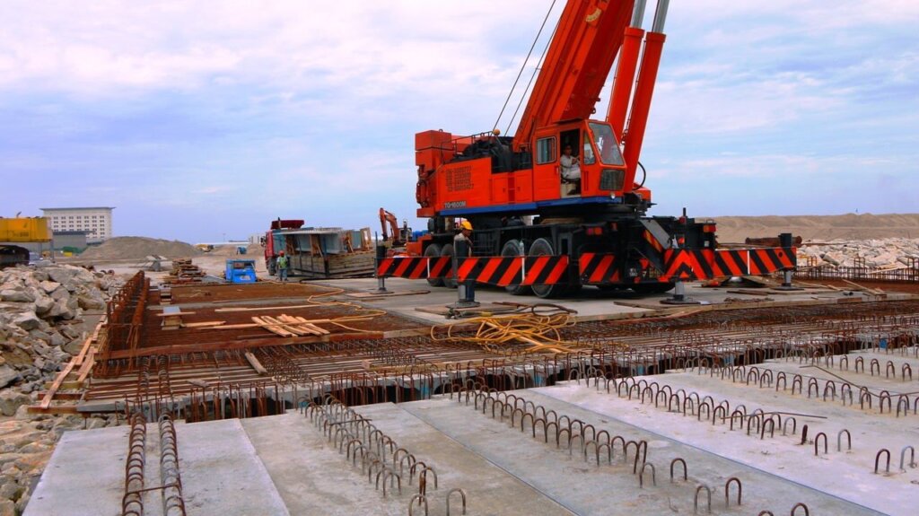 A unit of 160 tonnes crane sitting on the new cast deck -04-07-2012-