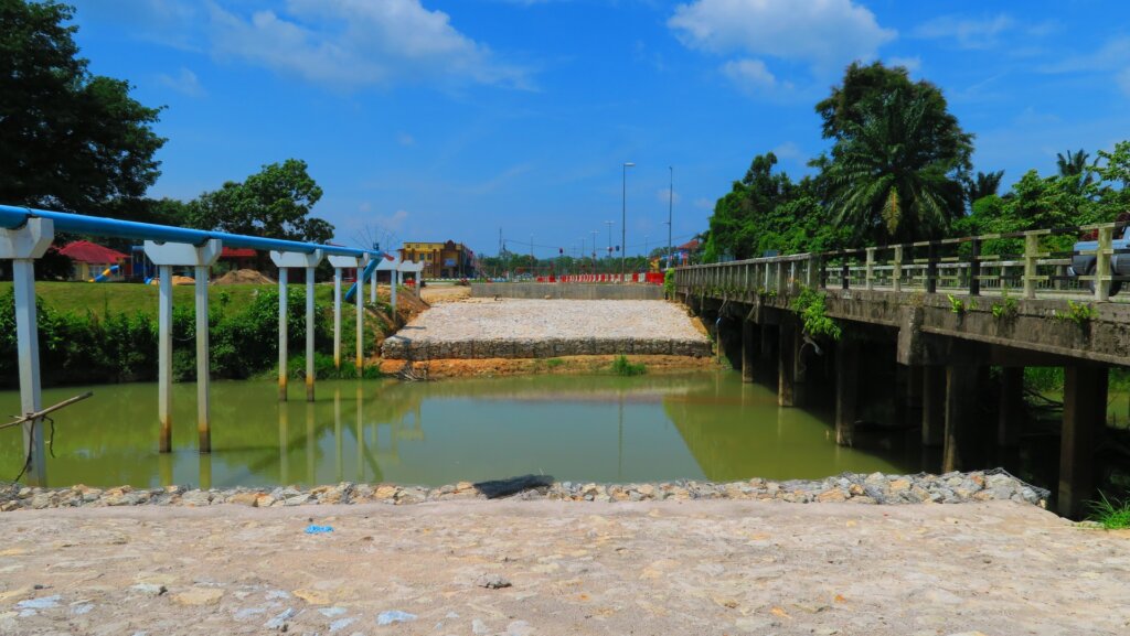 Abutments completed and ready to receive beams (290719)