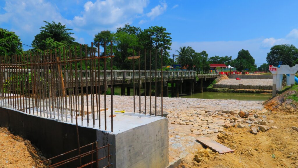 Abutments completed and ready to receive beams (290719)