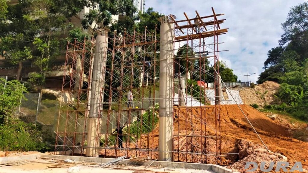 Assembly of scaffold for abutment 2 crosshead.