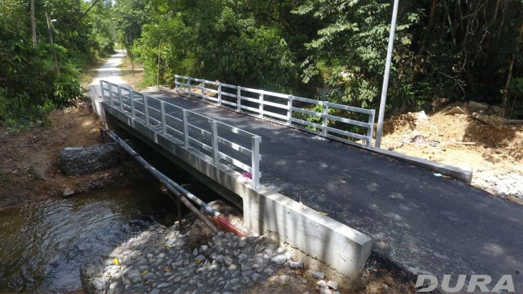 Replacement Bridge at Main Road to Kg. Pahat using Single Span UHPFRC ...