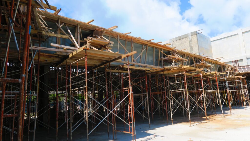 Construction of secondary RC beam in progress (040219).