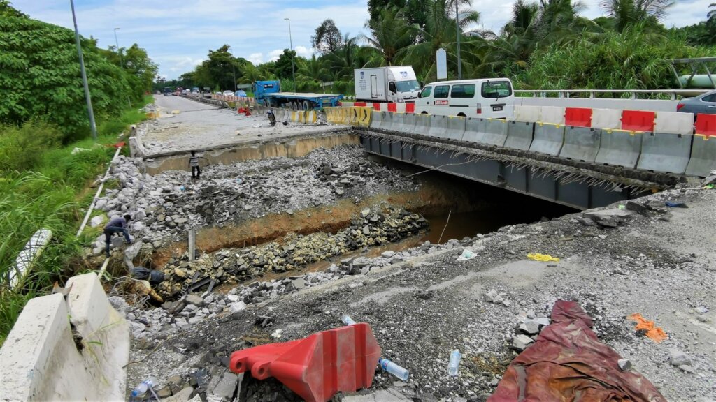Demolition of first half of the existing steel composite bridge (120620).