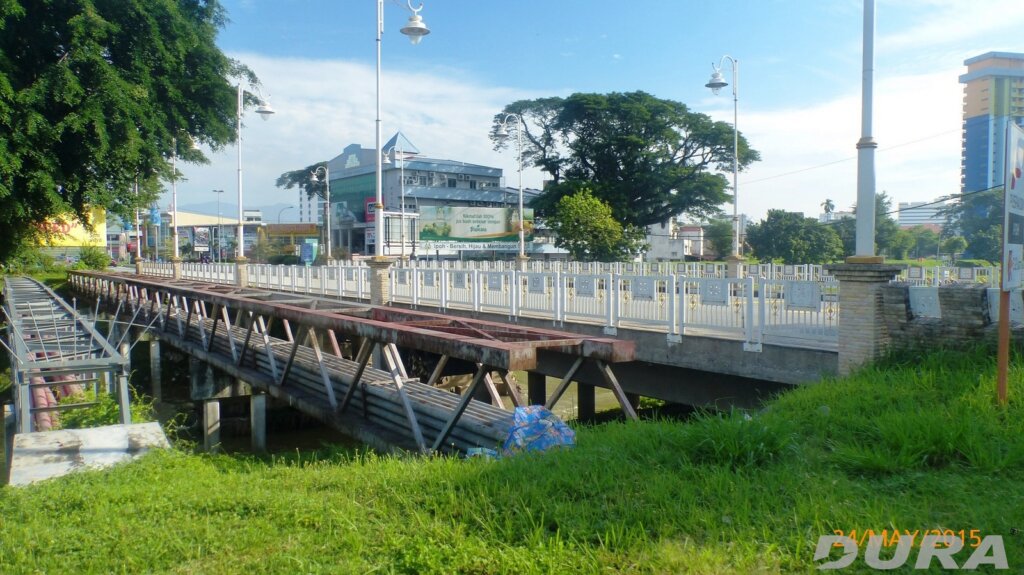 Existing Kampung Paloh Bridge at Jalan Leong Boon Swee, crossing Sungai Kinta of Ipoh.