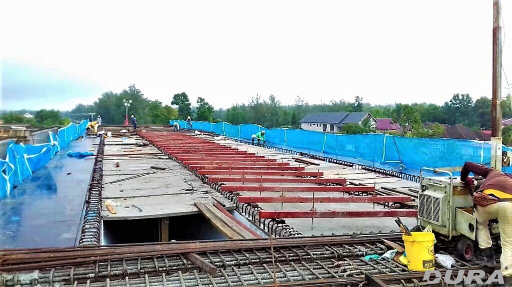 Formwork preparation for RC deck casting (131118).