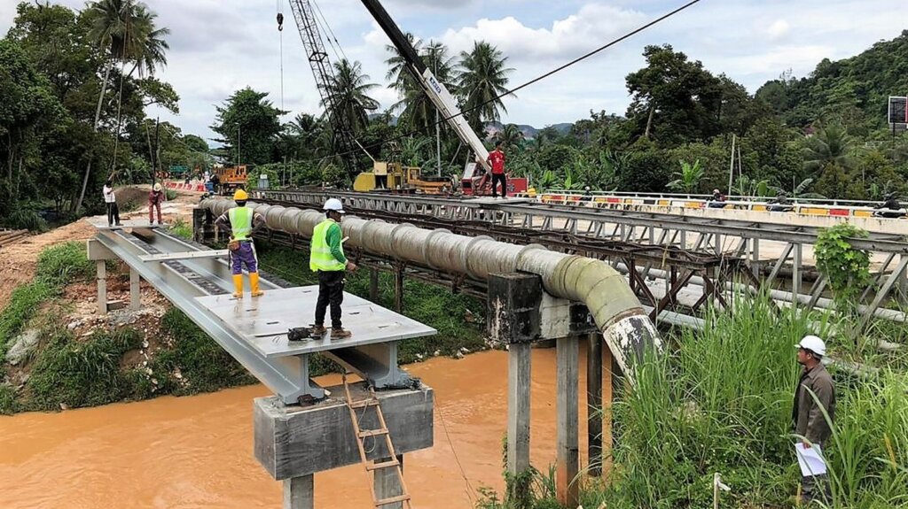 Installation of precast DURA thin plank.