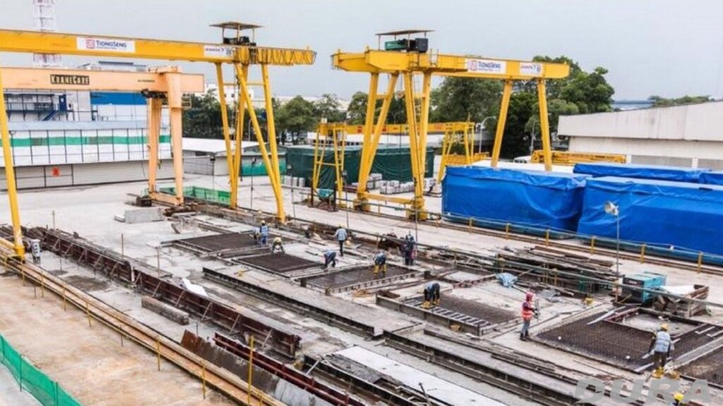 The huge precast yard allows precast columns, staircases and walls weighing several tonnes to be produced and installed on site