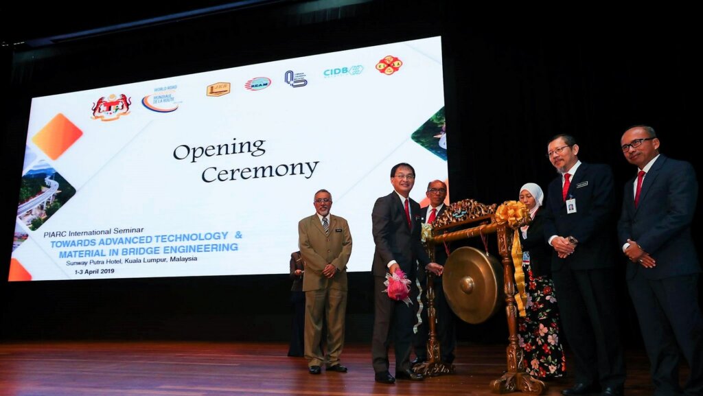 The opening ceremony of PIARC International Seminar 2019.