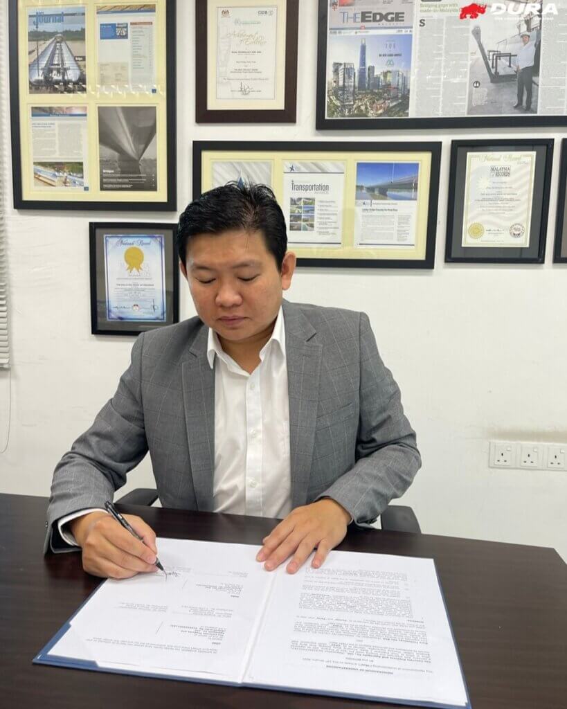Ir Dr Voo Yen Lei (CEO) Signed MOU.