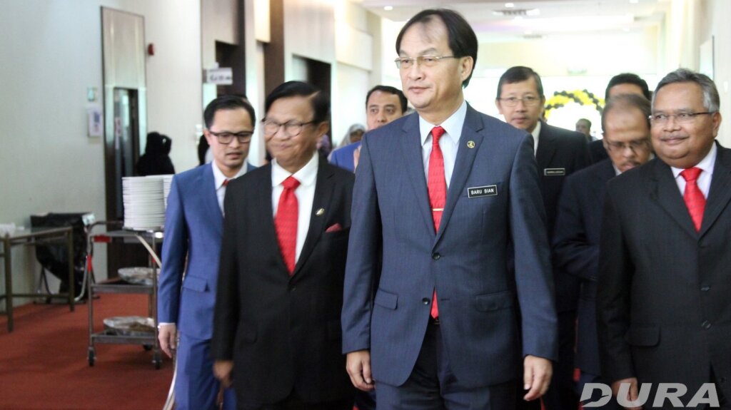 The Work Minister and JKR officers.