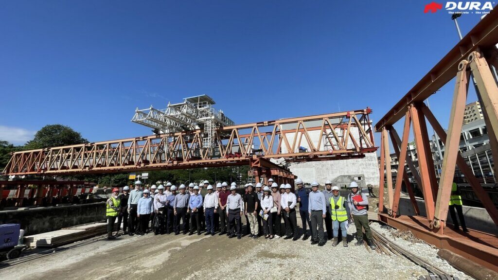 Group photo session at Riveria Bridge.