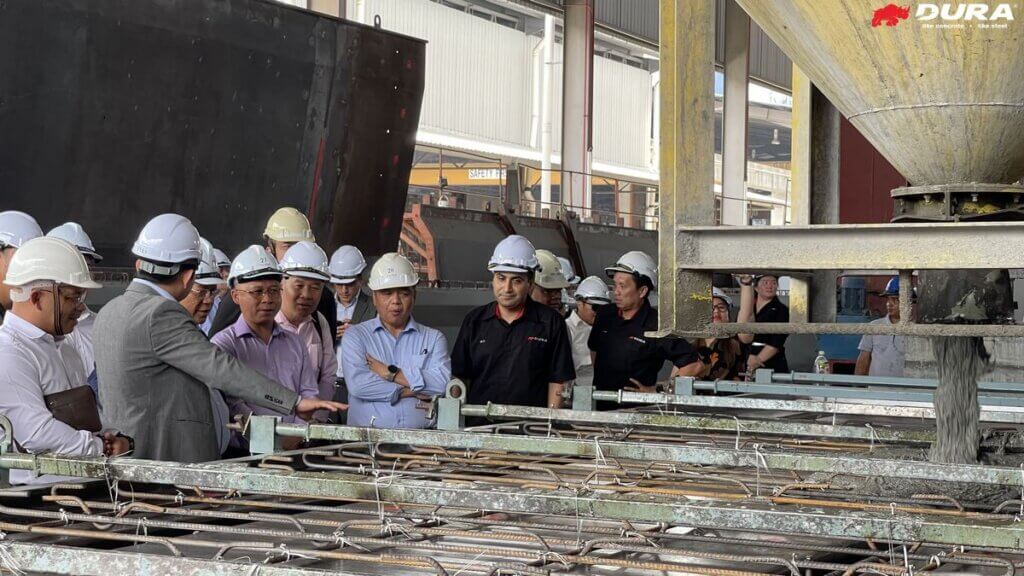 Demostration on casting of DURA.