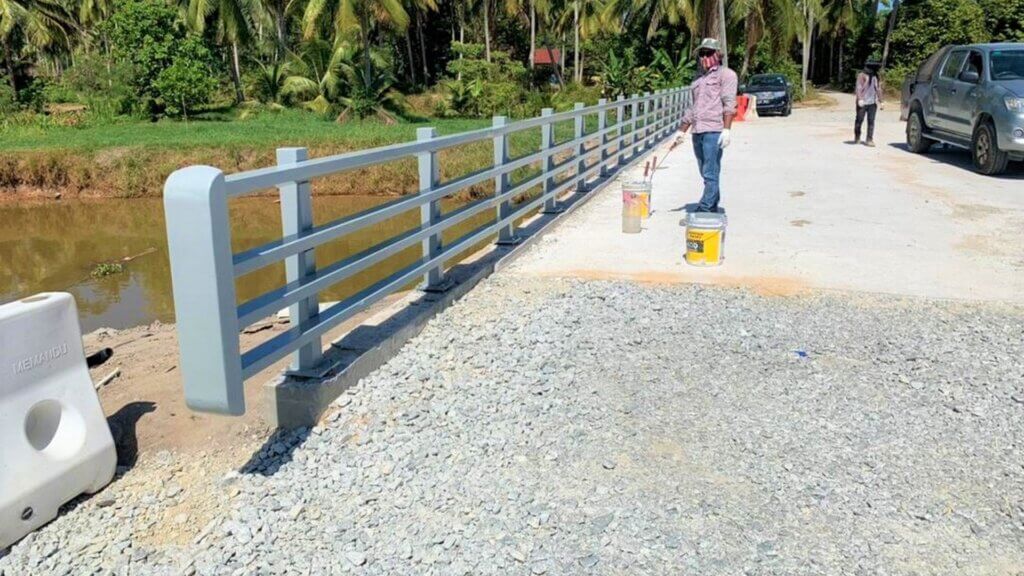 Installation oF DURA UHPC handrailing.