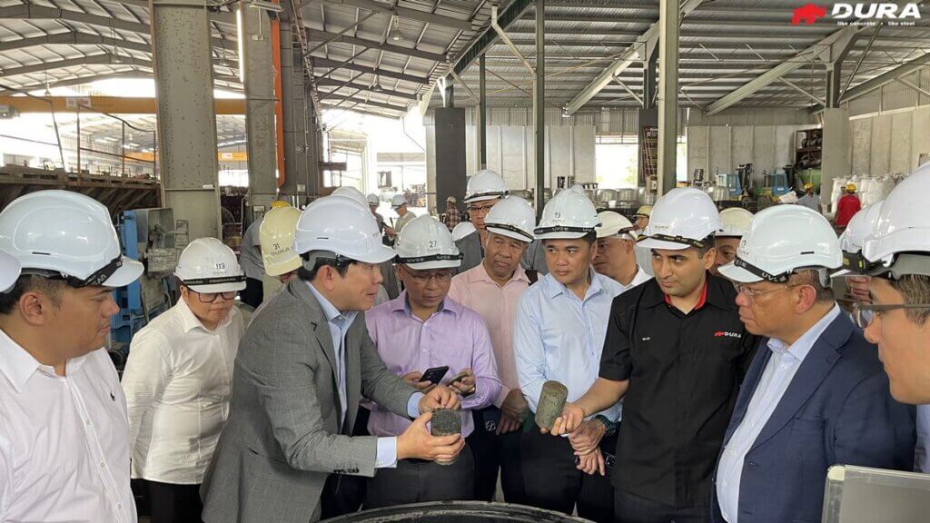We demonstrate to your guest how impermeable is DURA UHPC showing its highly durable.