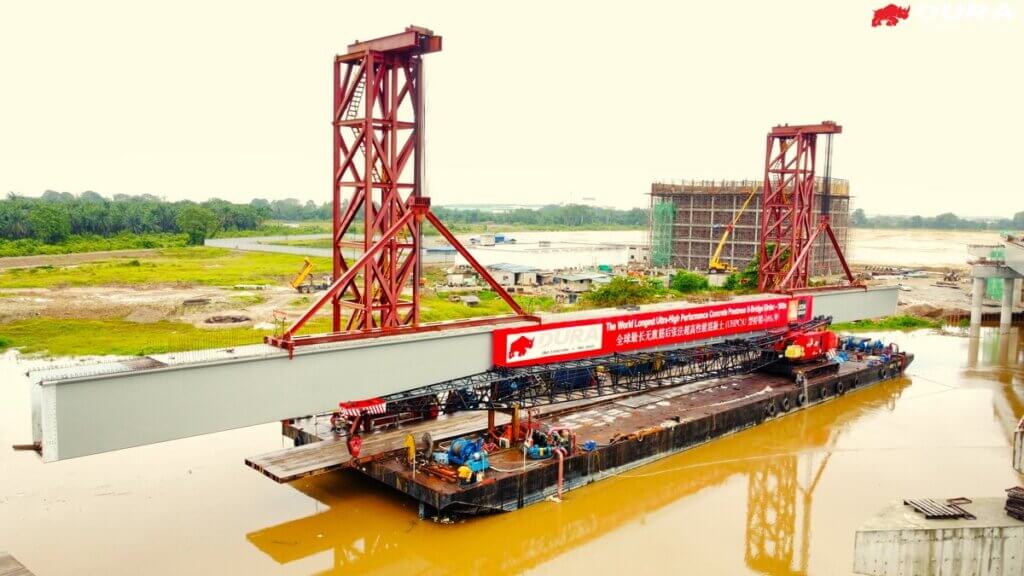Lifting last beam for positioning.