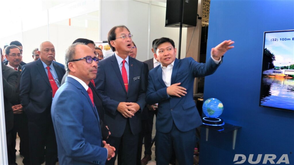 Ir Dr Voo presented to YAB Baru Bian.