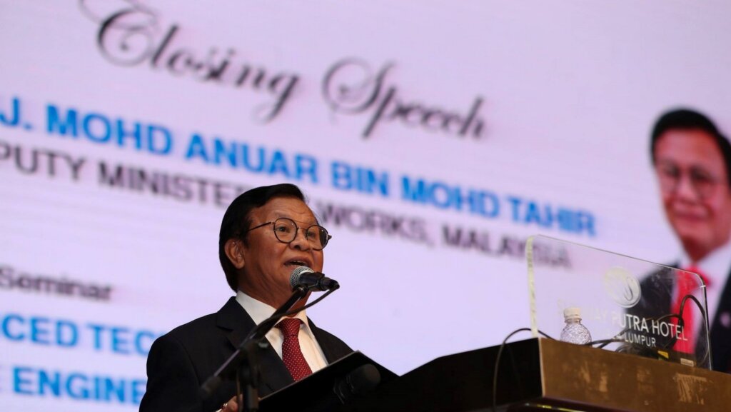 Closing ceremony speech by Tuan Hj. Mohd Anuar.