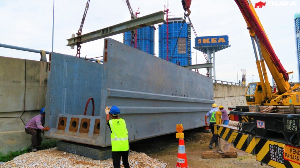 Assembly of first portal shell segment (100220).