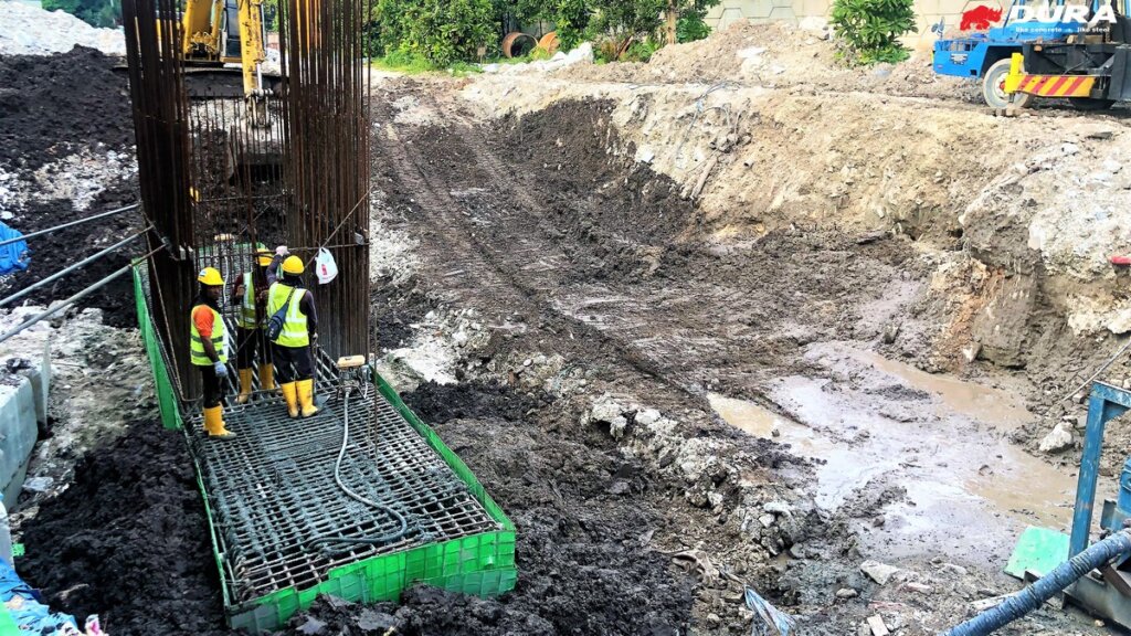 Concreting pile cap for Pier P68R (270619).