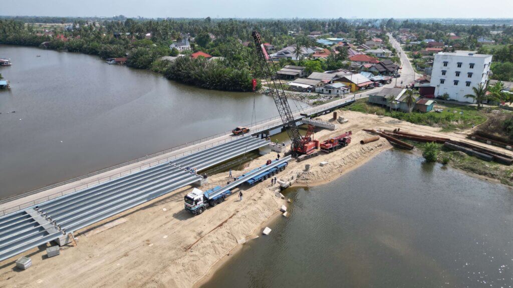 Launching of IB850-25m.