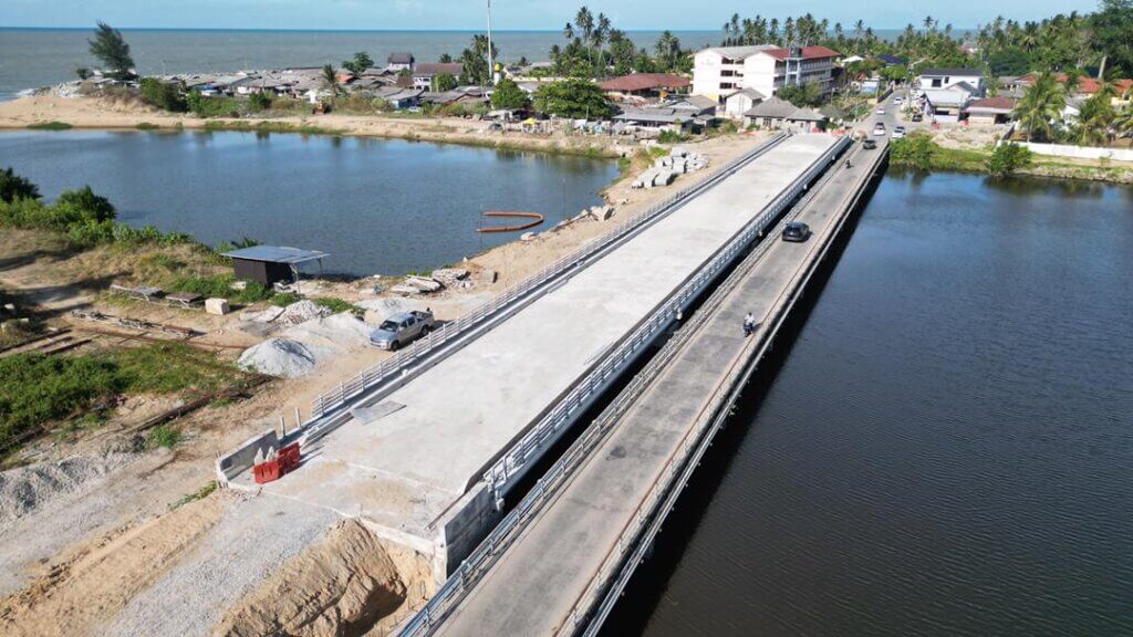 Completed bridge.(2)