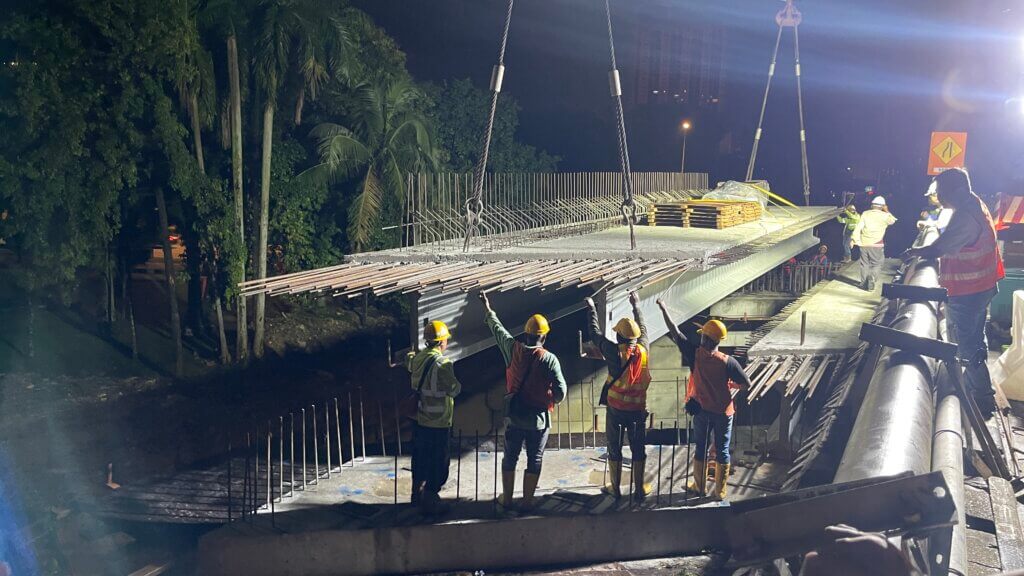 Positioning of DURAR IB with composite bridge deck.