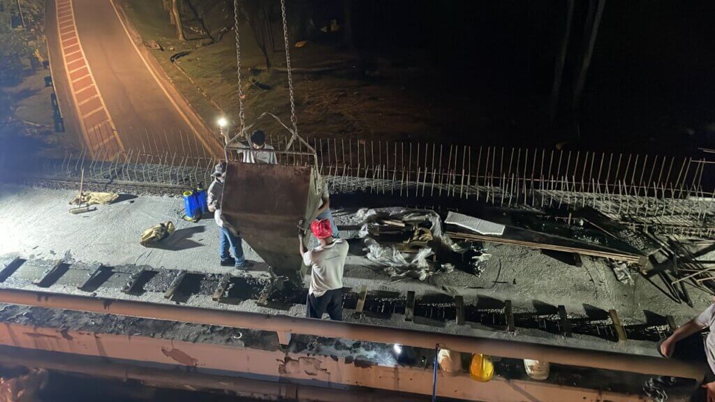 Pouring of DURA Link Slab.