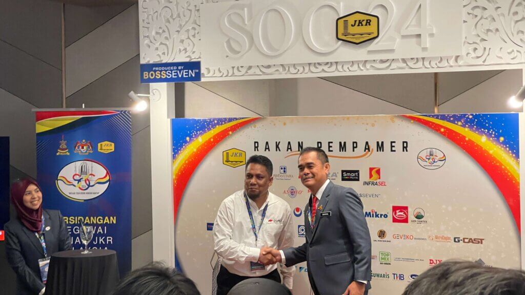 3. Signing session with JKR by COO of Dura Technlogy.