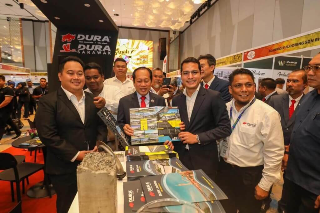 6. Photo session with YB Datuk Seri Ahmad Maslan.