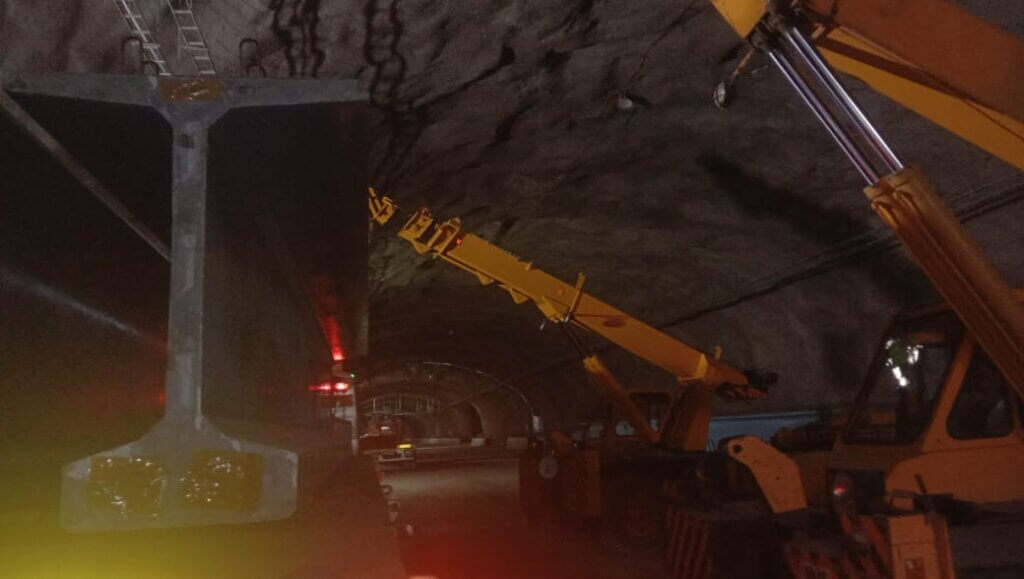 Unloading segment for assembly.