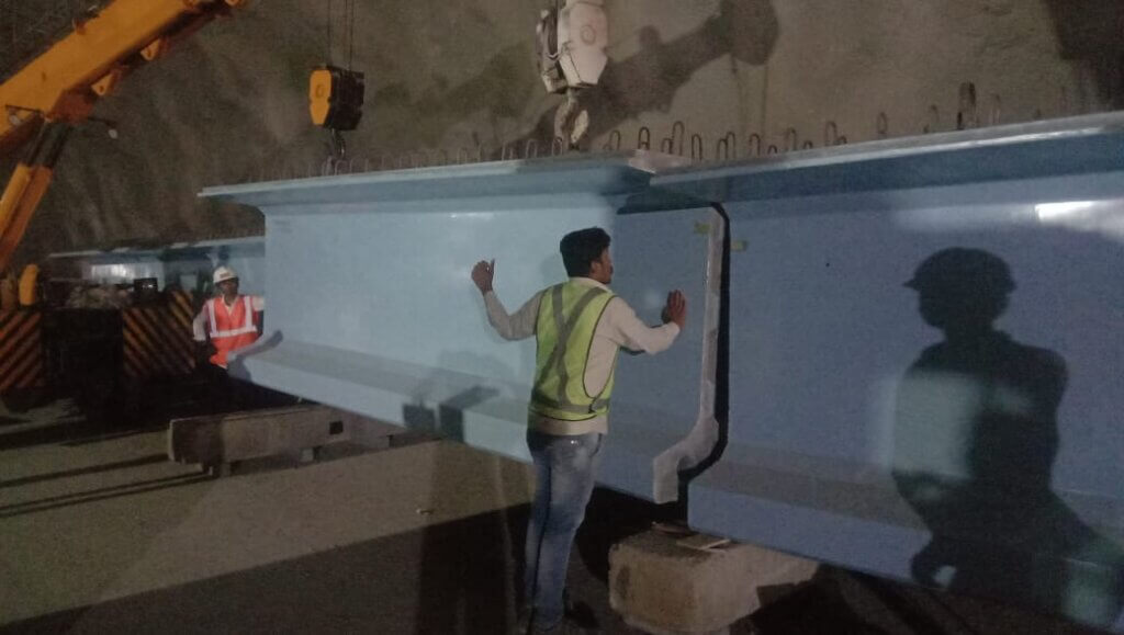 Assembly of segment prior stressing.