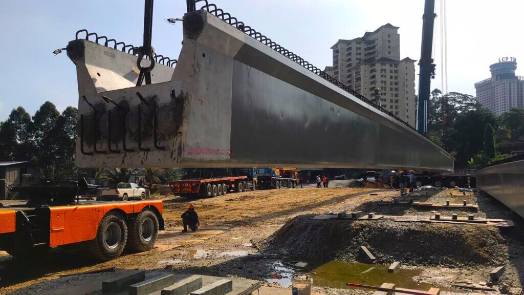 10.Transferring beam from ground to trailer.