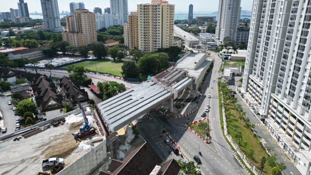 Ongoing activities include deck slab preparation, reinforcement installation.