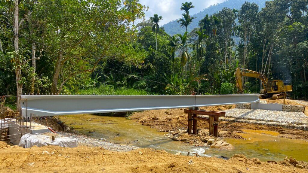 7.First IB1000 has been aligned on the temporary staging and both abutments.