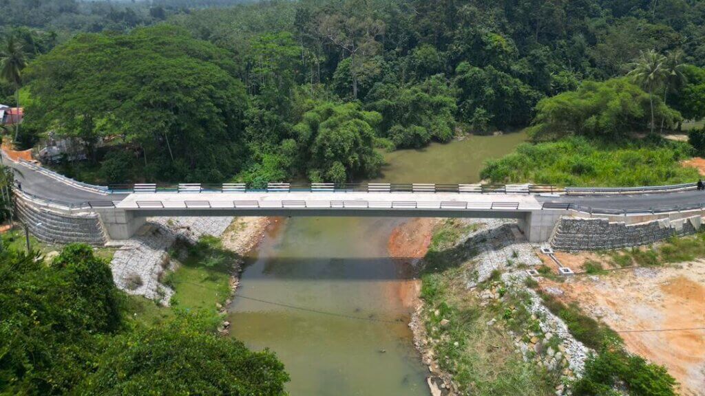 Completed bridge.(1)