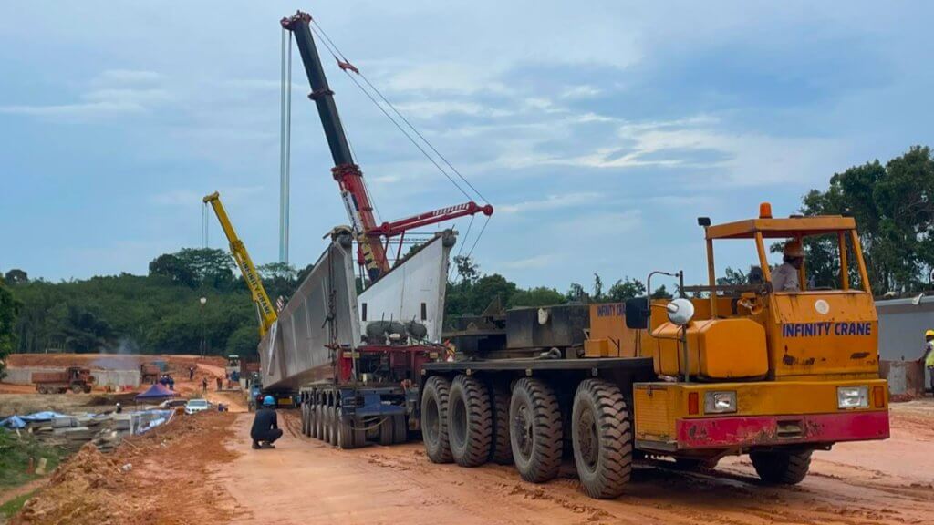 Unloading UBG2500-60m onto trailer for beam launching.