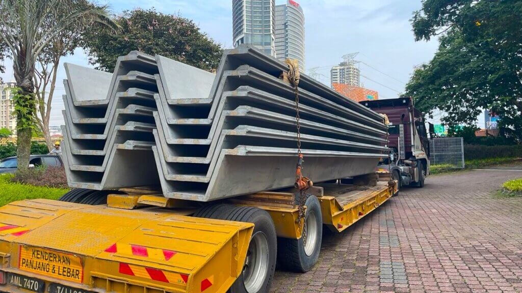 DURA sheet piles arrived on site.