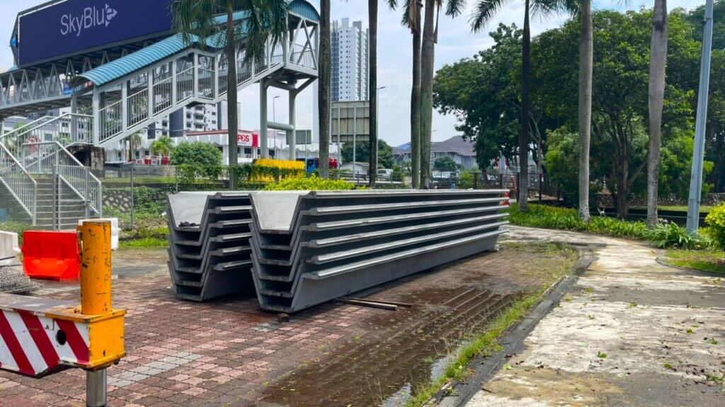 DURA sheet piles ready at site.