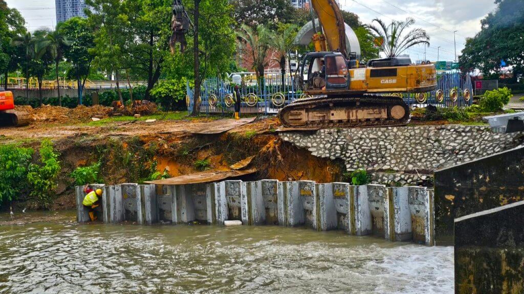 Installation of DURA sheet pile on going.