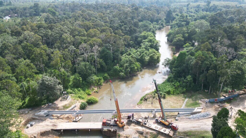 Beams were successfully lifted, positioned, and seated onto the abutments.