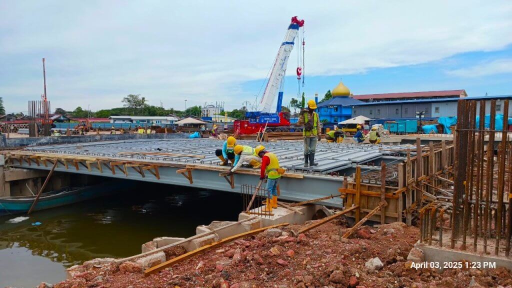 Installation of left in formwork.
