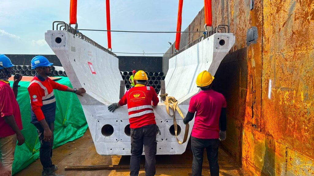 Unloading beam onto the barge.