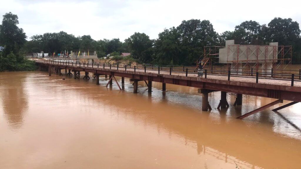 Construction of bridge piers is ongoing.